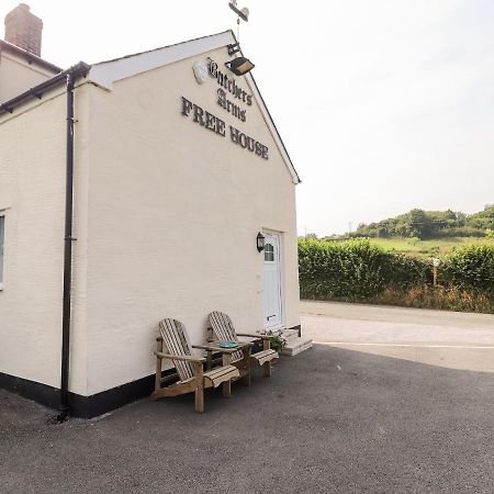 Butchers Arms Cottage Nercwys 外观 照片